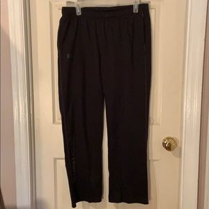 Draw string. Men’s. Wide bottoms. Pockets.